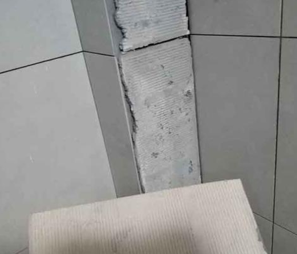 太平瓷砖空鼓维修公司分享下厨房瓷砖脱落的补救措施。
